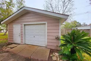 706 Maple St, Sweeny, TX 77480 - Photo 37