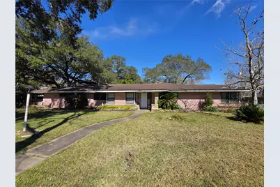 706 Maple St, Sweeny, TX 77480 - Photo 1