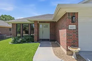 1430 Cedarcrest Ln, Bryan, TX 77803 - Photo 1
