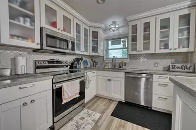 102 S Bow Drive, Jones Creek, TX 77541 - Photo 7