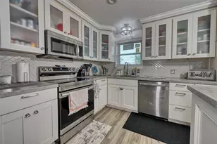 102 S Bow Dr, Jones Creek, TX 77541 - Photo 7