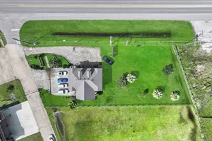 970 Surfside Dr, Crystal Beach, TX 77650 - Photo 7