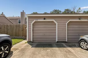 17225 Saturn Ln, Houston, TX 77058 - Photo 29