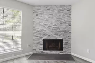 17225 Saturn Ln, Houston, TX 77058 - Photo 11