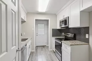 17225 Saturn Ln, Houston, TX 77058 - Photo 13