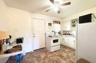 135 Janice St, Bay City, TX 77414 - Photo 5