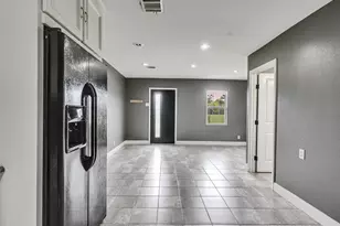 1107 E 40th 1/2 St, Houston, TX 77022 - Photo 7