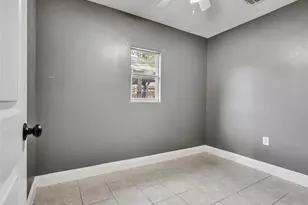 1107 E 40th 1/2 St, Houston, TX 77022 - Photo 5
