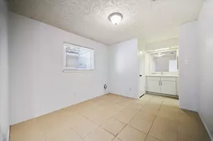 6407 S Briar Bayou Dr, Houston, TX 77072 - Photo 9