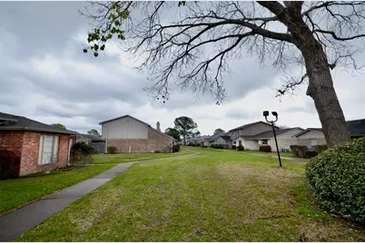 6407 S Briar Bayou Drive, Houston, TX 77072 - Photo 19