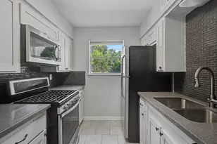 413 W Semands Ave, Conroe, TX 77301 - Photo 5