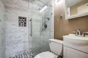 246 Litchfield Ln, Houston, TX 77024 - Photo 9