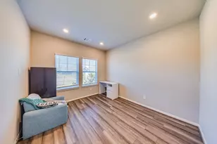 2107 Cherryvale Dr, Tomball, TX 77375 - Photo 3