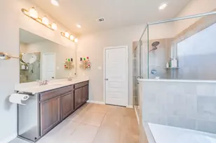 2107 Cherryvale Dr, Tomball, TX 77375 - Photo 9