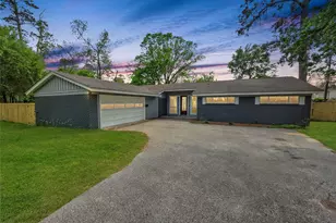 910 Royal Oak Dr, Dickinson, TX 77539 - Photo 1