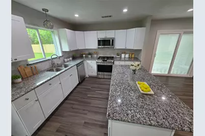 910 Royal Oak Drive, Dickinson, TX 77539 - Photo 11