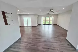910 Royal Oak Dr, Dickinson, TX 77539 - Photo 7