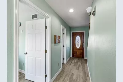 334 Paradise Drive, Tiki Island, TX 77554 - Photo 5