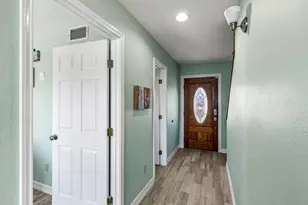 334 Paradise Dr, Tiki Island, TX 77554 - Photo 5