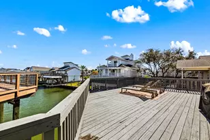 334 Paradise Dr, Tiki Island, TX 77554 - Photo 19
