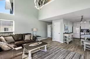 334 Paradise Dr, Tiki Island, TX 77554 - Photo 9