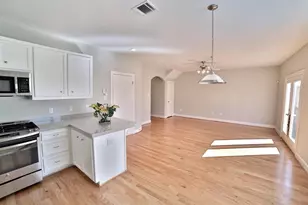 3719 Main Poplar Dr, Houston, TX 77025 - Photo 5
