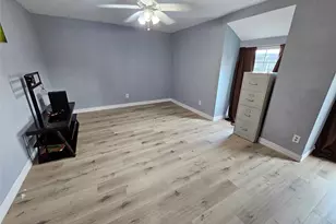 10112 Beekman Pl Dr, Houston, TX 77043 - Photo 17