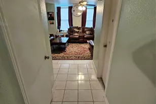 10112 Beekman Pl Dr, Houston, TX 77043 - Photo 13