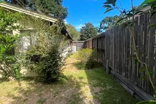 10031 Briar Rose Dr, Houston, TX 77042 - Photo 7