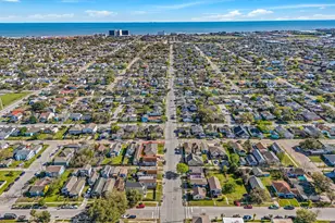 1318 55th St, Galveston, TX 77551 - Photo 5