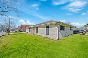 1318 55th St, Galveston, TX 77551 - Photo 33