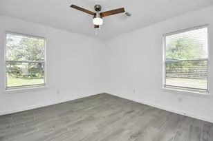 212 N 2nd St, La Porte, TX 77571 - Photo 11