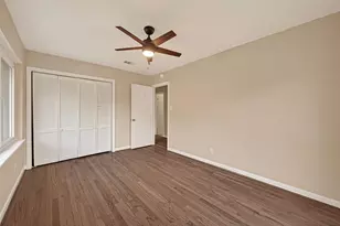 11206 Huggins Dr, Houston, TX 77035 - Photo 15