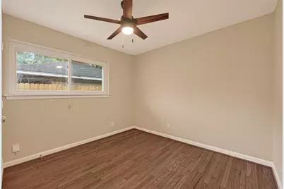 11206 Huggins Drive, Houston, TX 77035 - Photo 11