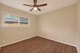 11206 Huggins Dr, Houston, TX 77035 - Photo 11