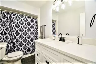 2404 Oaks Dr, Pasadena, TX 77502 - Photo 9