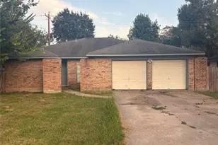 112 Birch St, Lake Jackson, TX 77566 - Photo 1