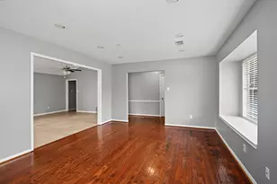 9319 Fairdale Ln, Houston, TX 77063 - Photo 5