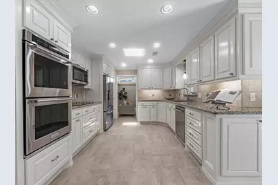 227 Faust Lane, Houston, TX 77024 - Photo 9
