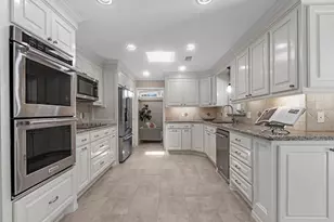 227 Faust Ln, Houston, TX 77024 - Photo 9