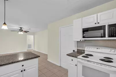 1303 S Fenner Avenue, Cleveland, TX 77327 - Photo 9