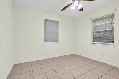 1303 S Fenner Avenue, Cleveland, TX 77327 - Photo 21