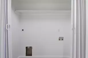 122 E James St, Baytown, TX 77520 - Photo 37