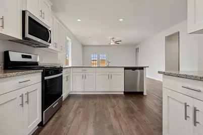 15882 Berry Hill Drive, Conroe, TX 77303 - Photo 5