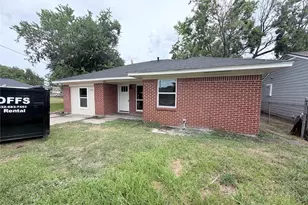 222 S Cobb St, Texas City, TX 77591 - Photo 5