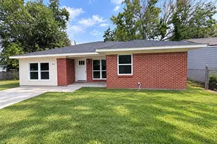 222 S Cobb St, Texas City, TX 77591 - Photo 1