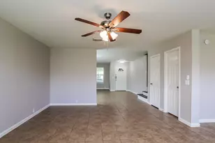 4742 Markham Woods Ct, Houston, TX 77345 - Photo 5