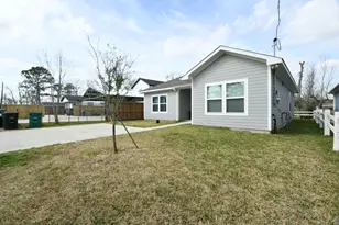 5817 Gaston St, Houston, TX 77016 - Photo 3