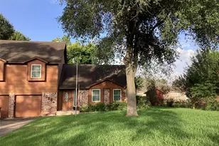 10906 White Thorn St St, Houston, TX 77016 - Photo 3