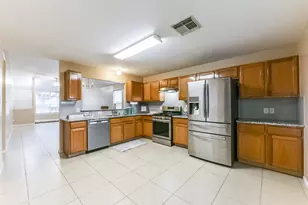 8322 Kingsbridge Meadow Dr, Houston, TX 77083 - Photo 7